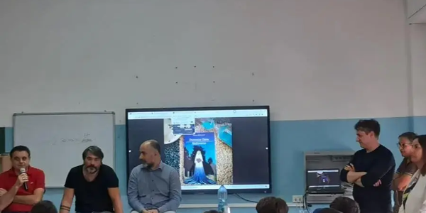 images Simeri Crichi, lo scrittore Domenico Dara affascina e conquista gli studenti  