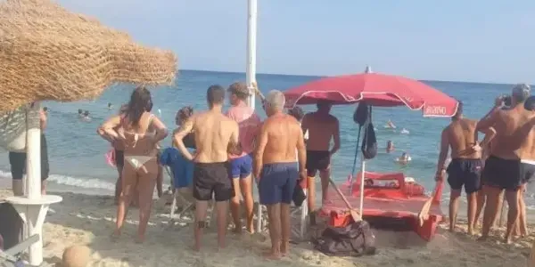 images Paura a Sellia Marina: barca alla deriva, lanciato l’allarme alla Guardia costiera 