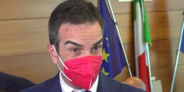 Mare pulito, domani conferenza stampa di Occhiuto e Greco nel porto di Vibo Valentia images Mare pulito, domani conferenza stampa di Occhiuto e Greco nel porto di Vibo Valentia