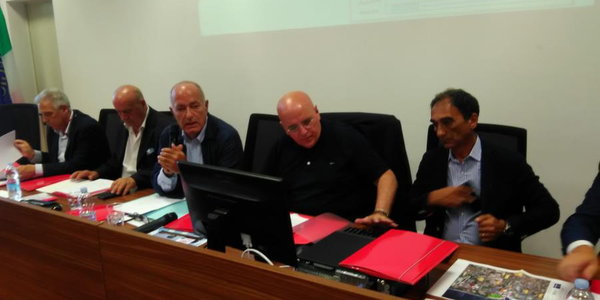 images Catanzaro, domani pulizia e lavaggio dei marciapiedi sul Corso