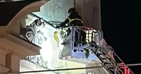 images Catanzaro, cornicioni 'a rischio' all'Immacolata: verifiche dei vigili del fuoco