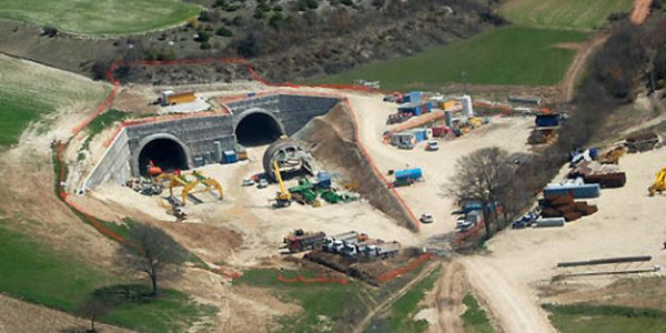 images Coronavirus. Muore operaio calabrese impegnato sul cantiere della Astaldi della Quadrilatero Ancona-Perugia a Fabriano