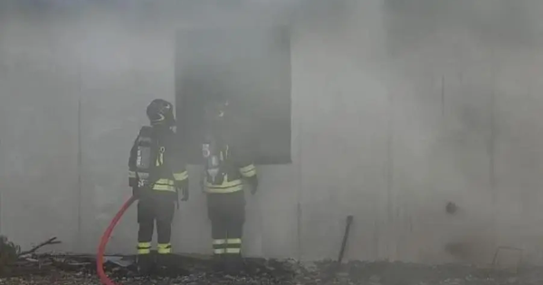 images A fuoco un'abitazione estiva ad Isola Capo Rizzuto: nessun danno a persone