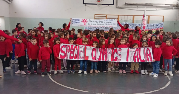 images L’IC Catanzaro Mater Domini Nord Est Manzoni partecipa compatto al Flash Mob Special Olympics 