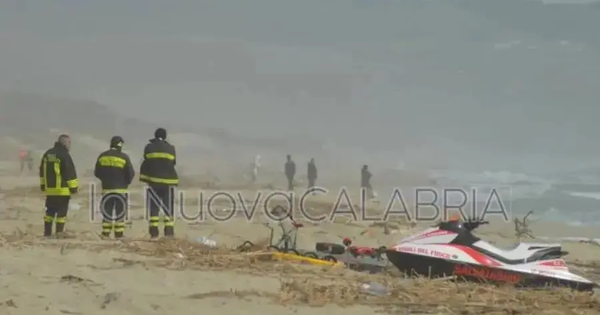 images Naufragio Cutro, un imputato: "C'era settimo scafista, è scappato"