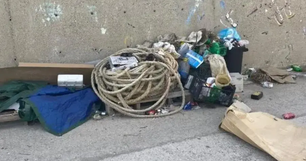 images "Cumuli di rifiuti al porto di Catanzaro", la denuncia del consigliere Costa  