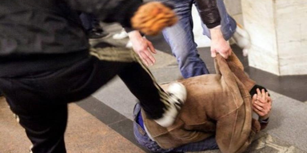 images Ventenne grave dopo pestaggio a Crotone, la polizia cerca il "branco"