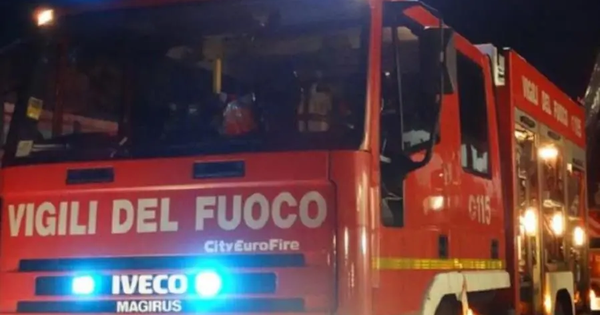 Reggio Calabria, distrutto dalle fiamme un negozio di ottica images Reggio Calabria, distrutto dalle fiamme un negozio di ottica