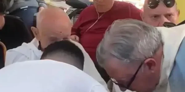 Cropani, la commovente lavanda dei piedi nella Casa Protetta "Mons. Andrea Stanizzi" images Cropani, la commovente lavanda dei piedi nella Casa Protetta "Mons. Andrea Stanizzi"