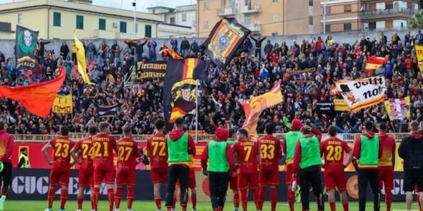 images Serie BKT, Catanzaro e Cosenza in campo alle 16.15: le probabili formazioni