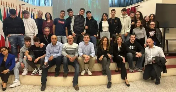 images Bernard Dika a Soverato e Chiaravalle Centrale: dialoghi su impegno e speranza