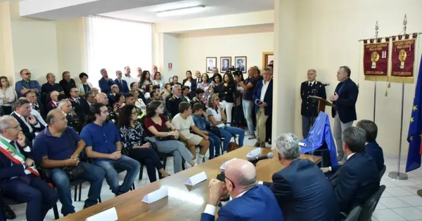 images Lamezia Terme, cerimonia di dedica di una sala del commissariato in memoria di Alfonso Esposito
