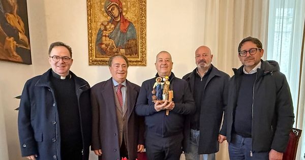 images Coldiretti, Confartigianato e Symbola consegnano la statuina del presepe 2025 all’Arcivescovo di Cosenza-Bisignano mons Checchinato