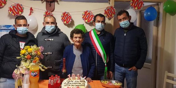 Belcastro. Nonna Elisabetta compie 101 anni images Belcastro. Nonna Elisabetta compie 101 anni