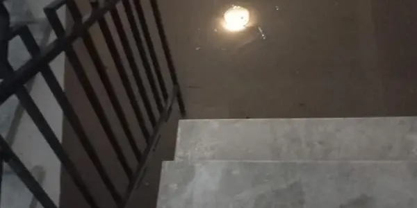 images Catanzaro, a Santa Maria tombini intasati e acqua fin dentro al portone: residenti infuriati