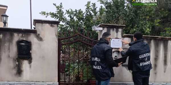images Usava i fondi dell’eredità per spese personali: sequestro da 376mila euro a Vibo