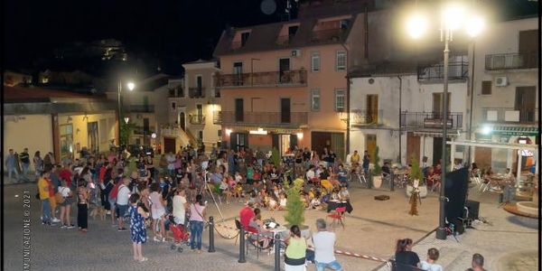 images Estate Calovetese. Grande partecipazione di pubblico, il Sindaco: "Vivere il borgo per riappropriarsi di normalità"