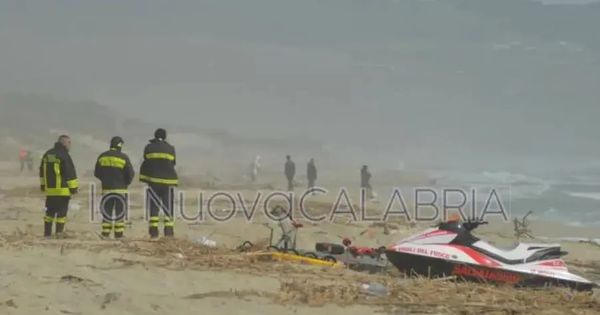 images Naufragio di Cutro, non è minorenne il presunto scafista: Hafab Hussnain ha 21 anni