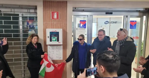 images Crotone, installato il defibrillatore donato dalla Filt Cgil
