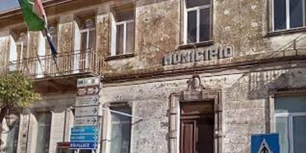 images Coronavirus. I buoni spesa saranno gestiti dagli uffici del Comune di Girifalco. Passa la proposta di Signorello che rilancia: "Ora il fondo per i commercianti con le risorse del parco eolico"