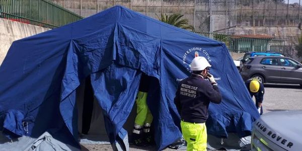 images Coronavirus. Entra in funzione la tenda pre-triage all'Annunziata di Cosenza