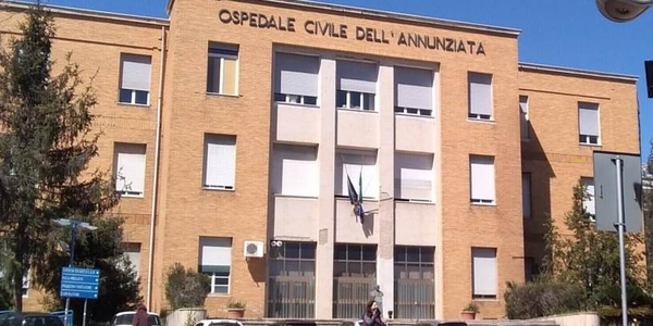 images Cosenza. Via libera del commissario Longo alle assunzioni a tempo indeterminato: all'ospedale "Annunziata" arrivano 40 Oss 