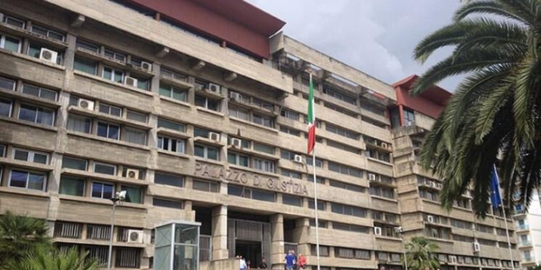 images Omicidio a Cosenza, la difesa della donna che ha accoltellato il 75enne