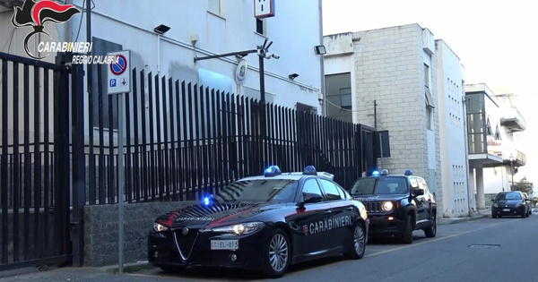 Ferisce l’amico accidentalmente con un colpo di pistola nel Reggino: arrestato images Ferisce l’amico accidentalmente con un colpo di pistola nel Reggino: arrestato