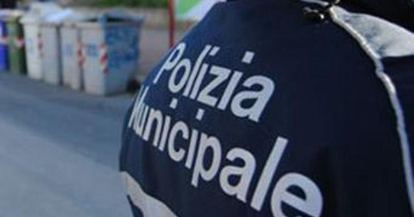 images Atti vandalici nelle scuole di Isola Capo Rizzuto: si rafforza il servizio della Polizia Locale
