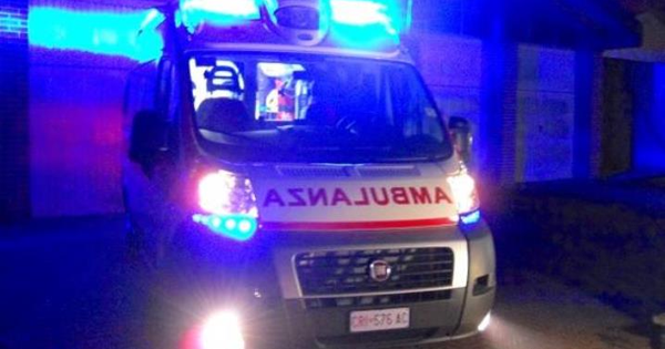 images Catanzaro, paziente rischia la vita: il suo dottore corre dietro l’ambulanza arrivata senza medico