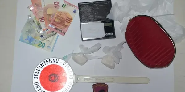 Blitz nel quartiere Acquabona a Crotone, sequestrati droga e soldi images Blitz nel quartiere Acquabona a Crotone, sequestrati droga e soldi