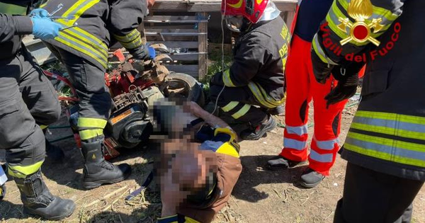 images Isola Capo Rizzuto, rimane impigliato sotto un motocoltivatore: ferito un 39enne