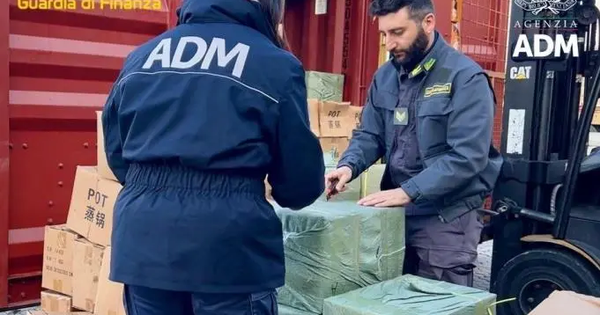 images Colpo al traffico illecito di fuochi pirotecnici: sequestrata una tonnellata al porto di Gioia Tauro
